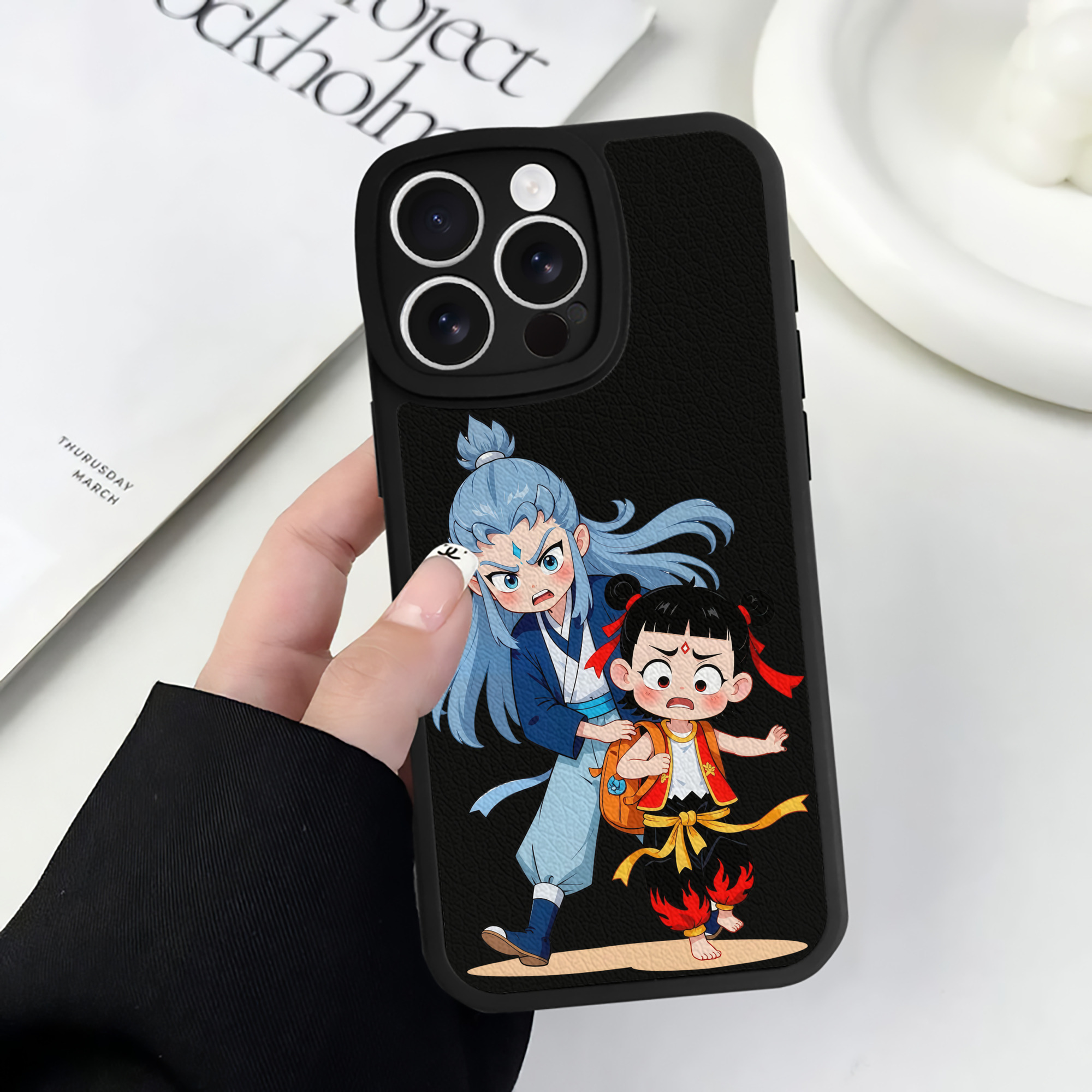 （画像用） Ne Zha 2 ナタ 魔童の大暴れ 【iPhone 16シリーズ対応】シリコンスマホケース（レザー調） 材質：シリコン